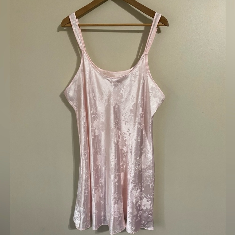 Oscar De La Renta Pink Label Sleeveless Nightgown – Vintage-Inspired Lingerie"